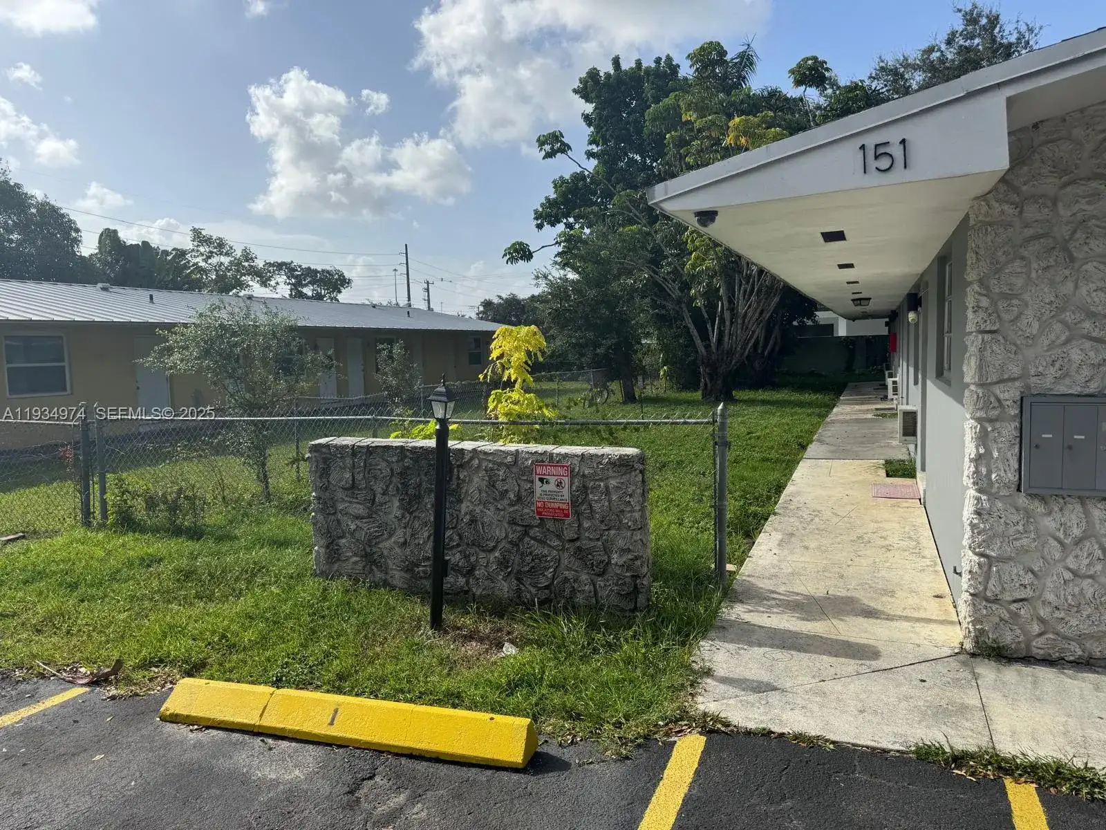 151 NW 164th St, Miami FL 33169 photo 3