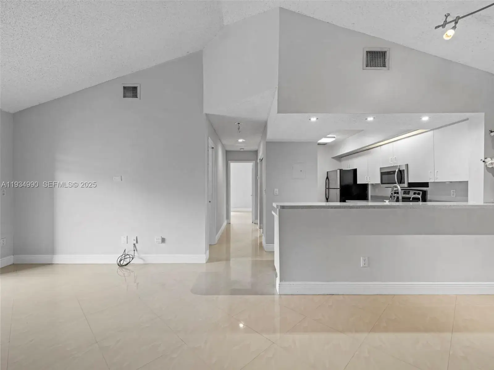 18870 NW 57th Ave # 308, Hialeah FL 33015 photo 2