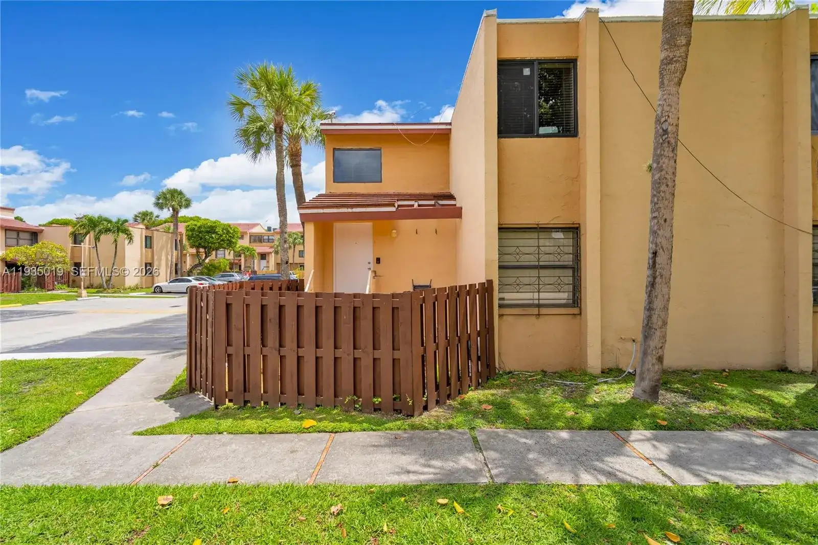 341 W Park Dr # 15, Miami FL 33172 photo 4