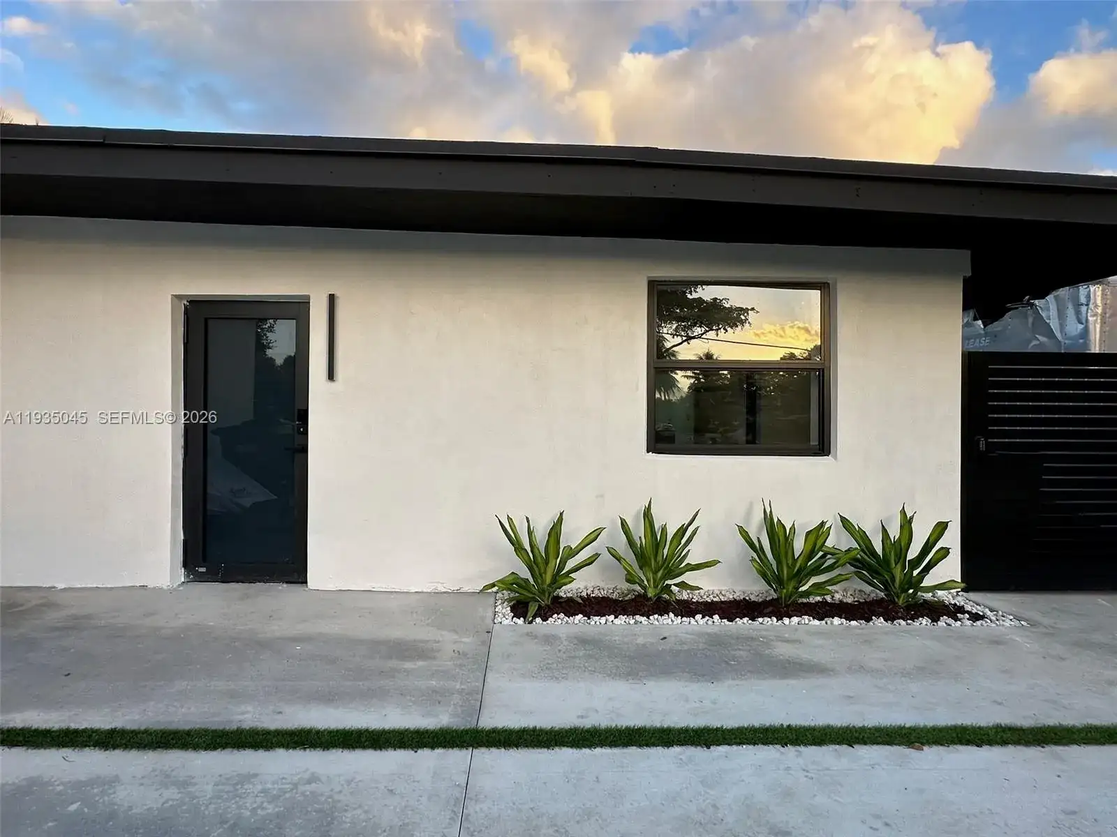 15411 NE 10th Ave, North Miami Beach FL 33162 photo 3
