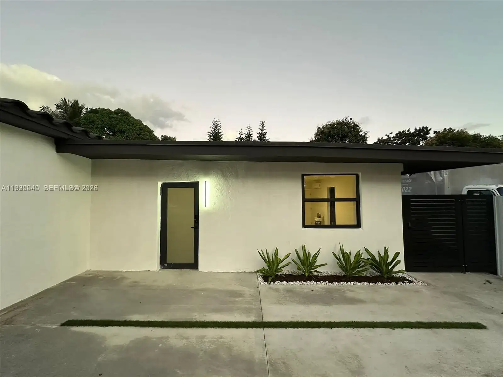 15411 NE 10th Ave, North Miami Beach FL 33162 photo 4