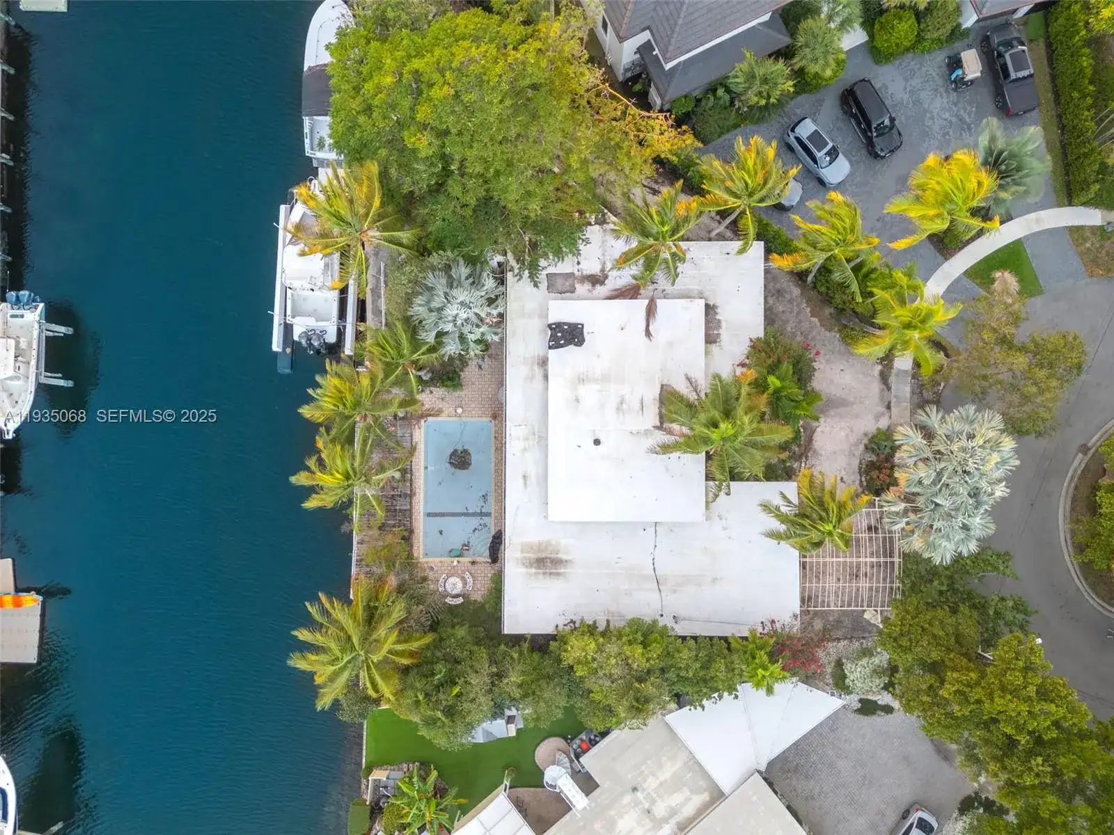 12900 Ixora Cir, North Miami FL 33181 photo 3