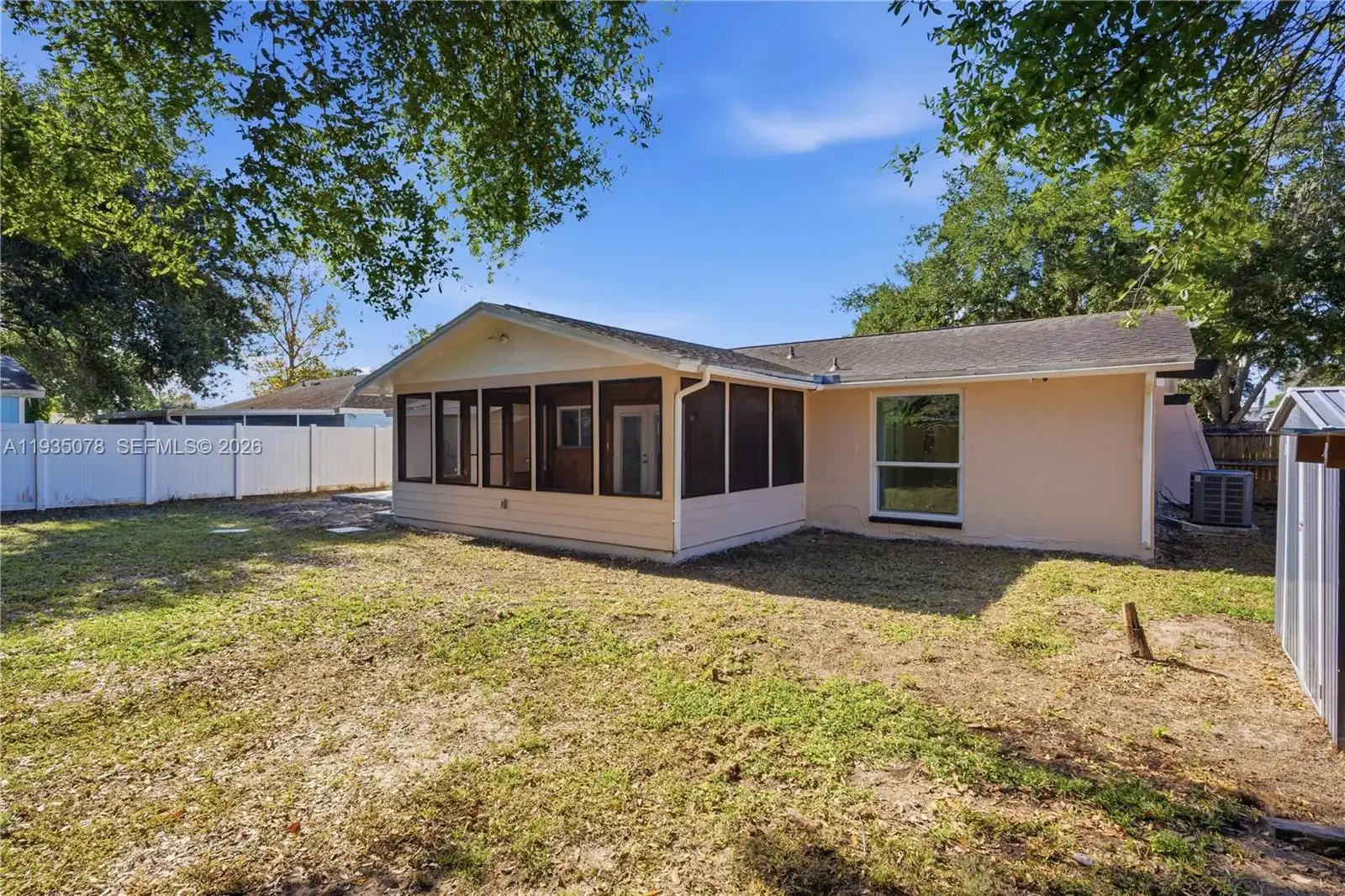 613 Highview Cir N, Brandon FL 33510 photo 3
