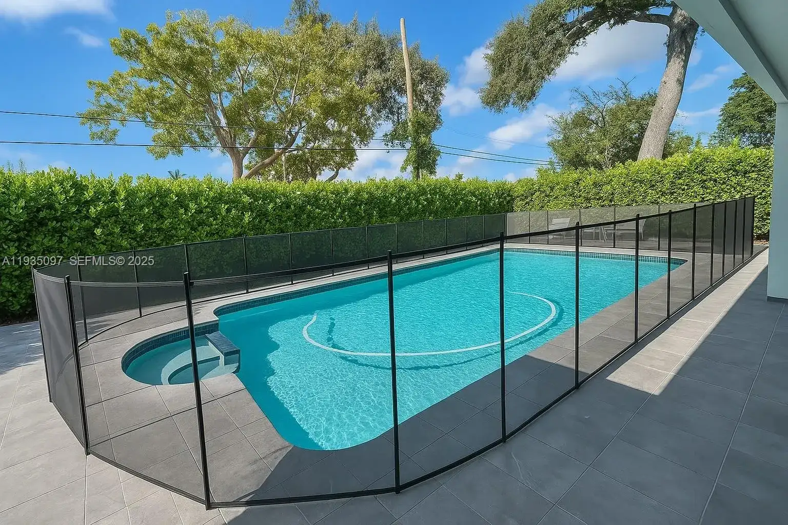 575 NE 179th Dr # 0, North Miami Beach FL 33162 photo 2