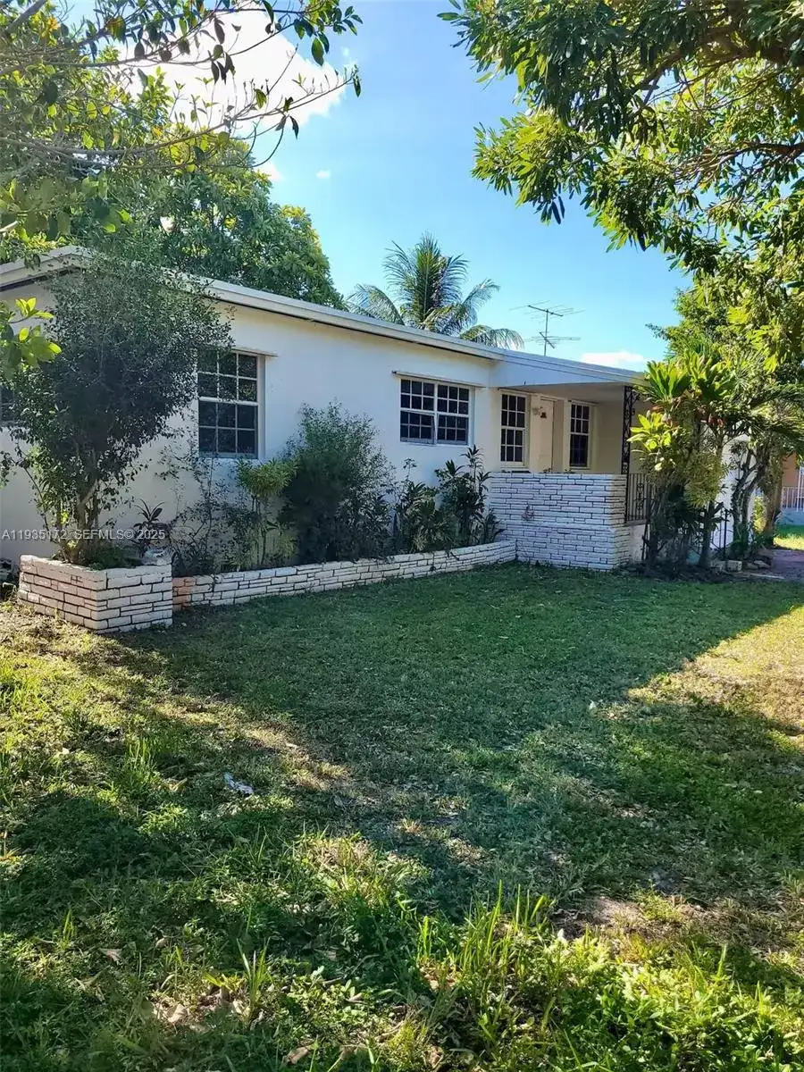 15800 NE 15th Ave, North Miami Beach FL 33162 photo 2