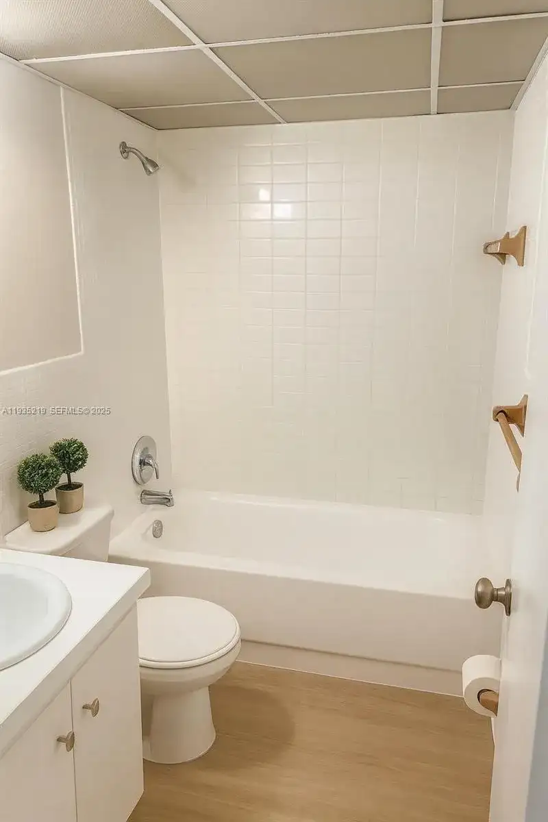 1732 Meridian Ave # 502, Miami Beach FL 33139 photo 2