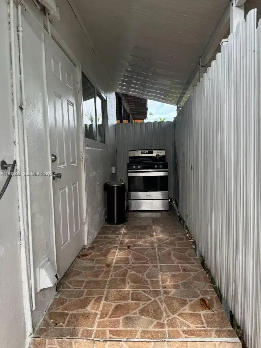 861 W 32nd ST # 1, Hialeah FL 33012 photo 2