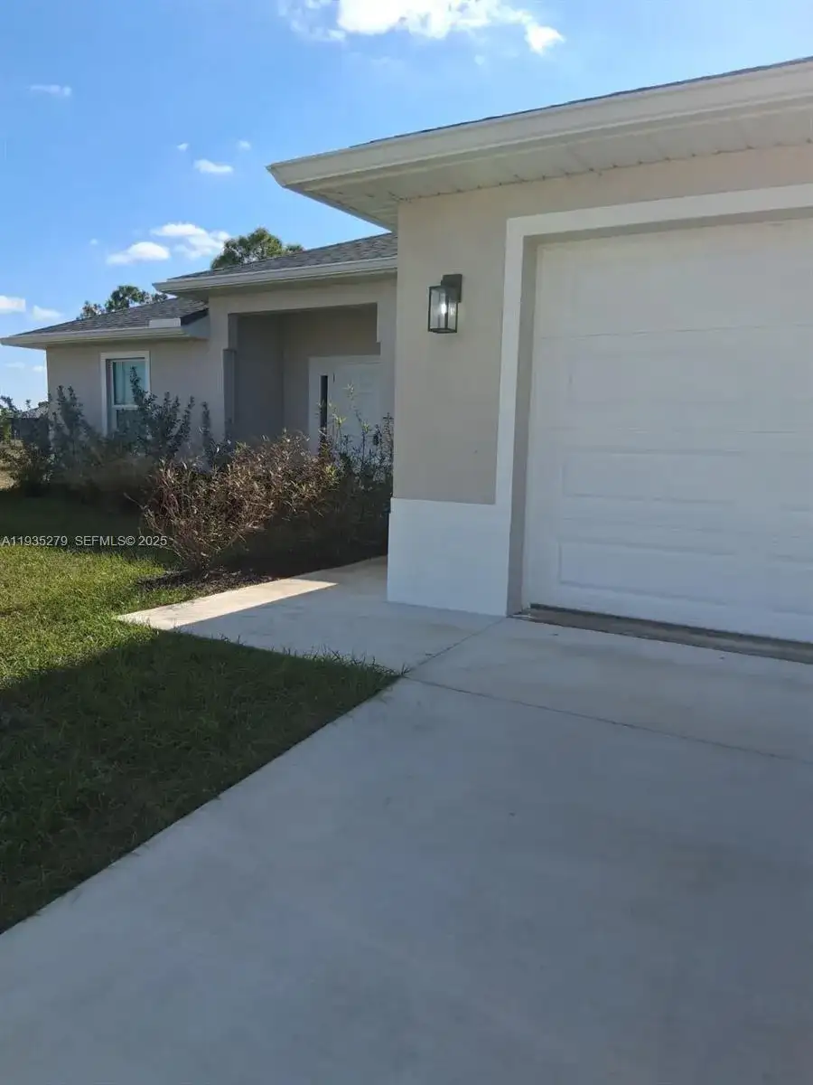 1828 NW 30th Ter, Cape Coral FL 33993 photo 2