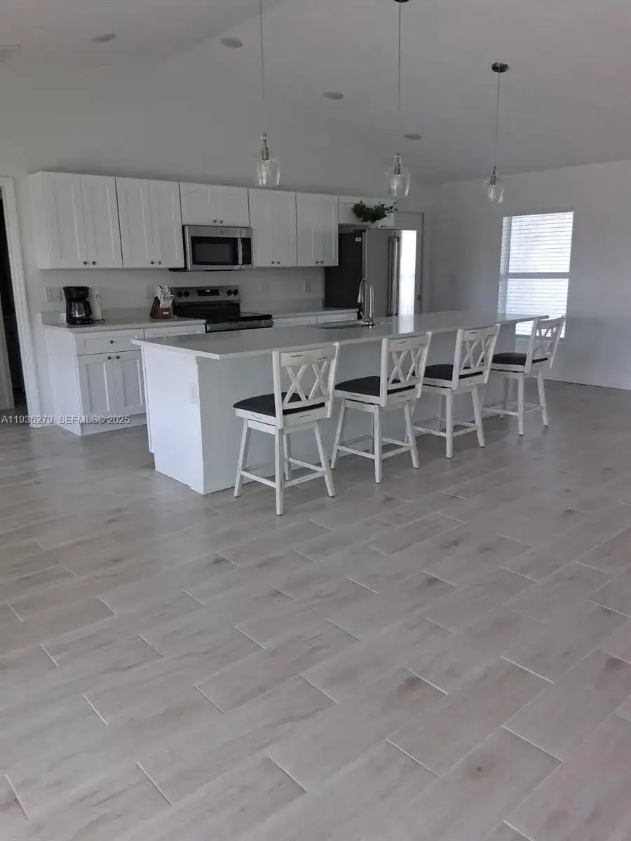 1828 NW 30th Ter, Cape Coral FL 33993 photo 4
