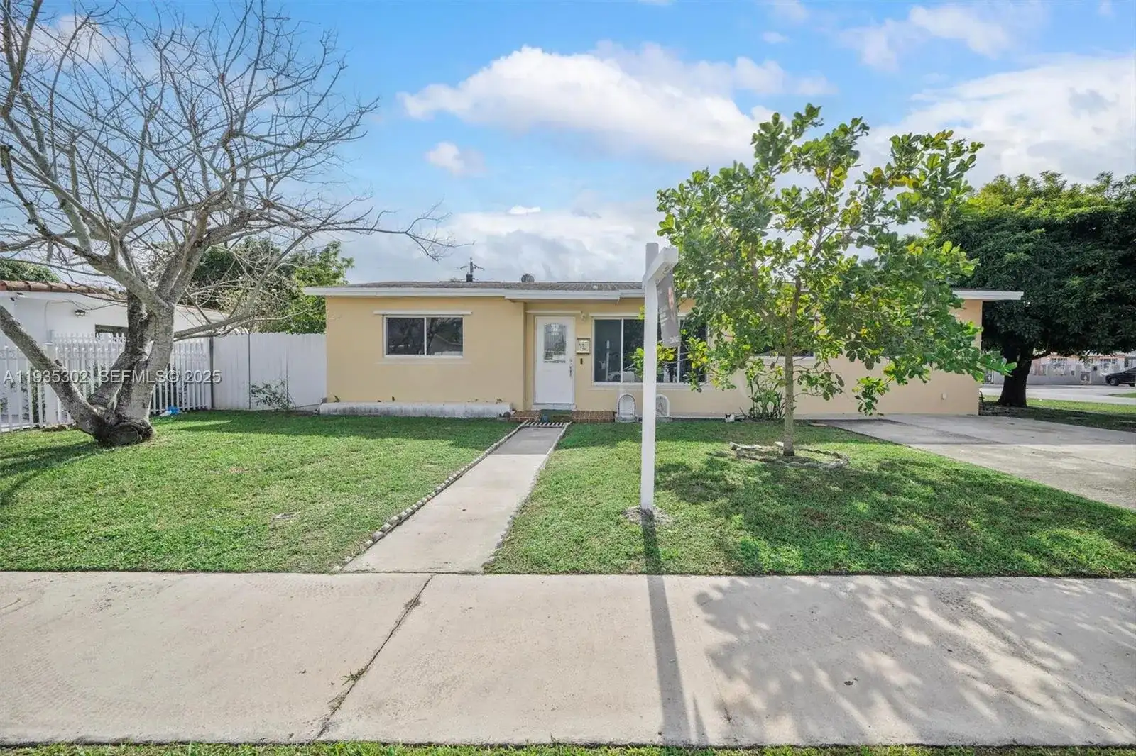 590 W 35th Pl, Hialeah FL 33012 photo 2