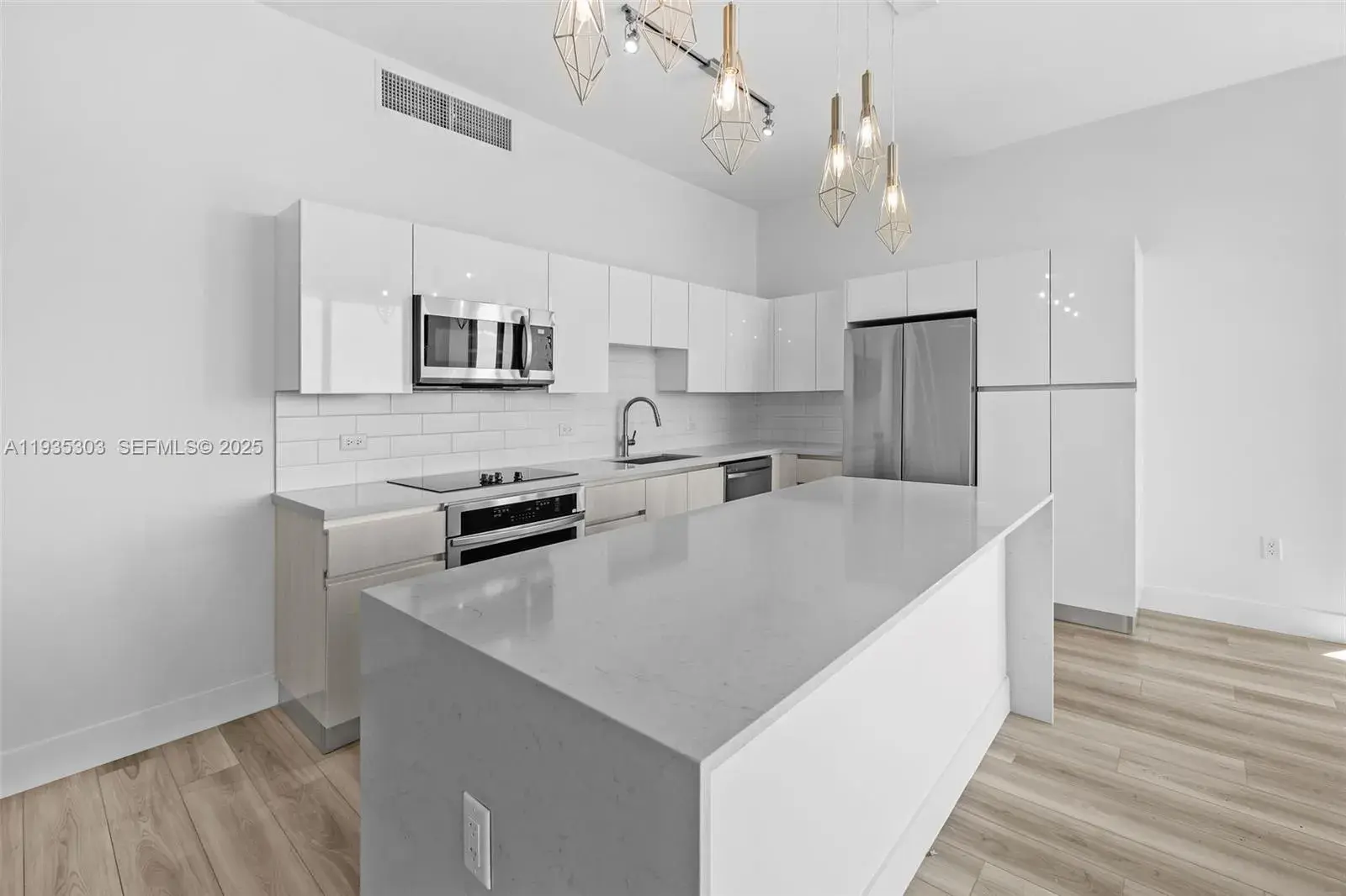 101 Diplomat Pkwy # 2610, Hallandale Beach FL 33009