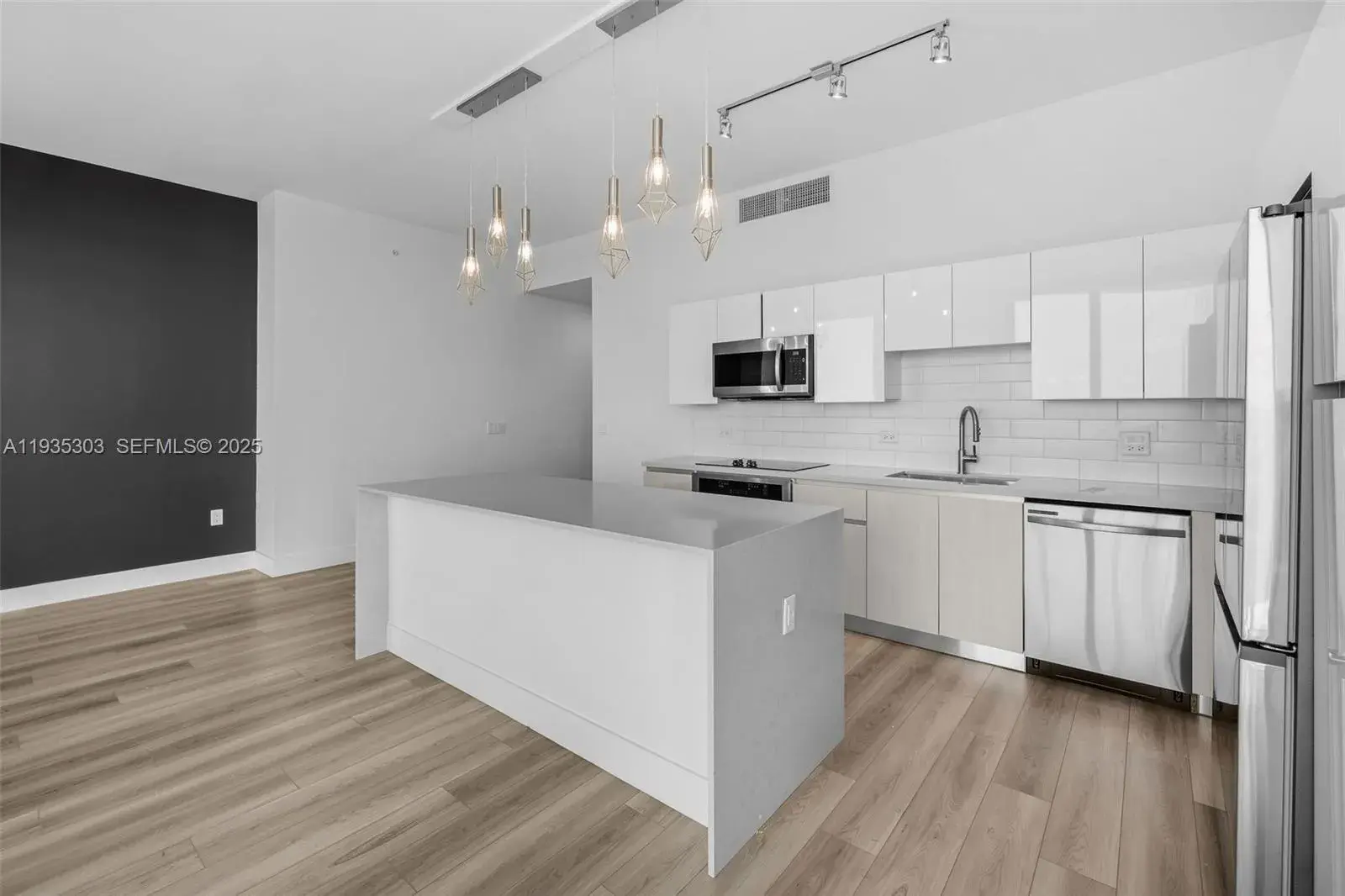 101 Diplomat Pkwy # 2610, Hallandale Beach FL 33009