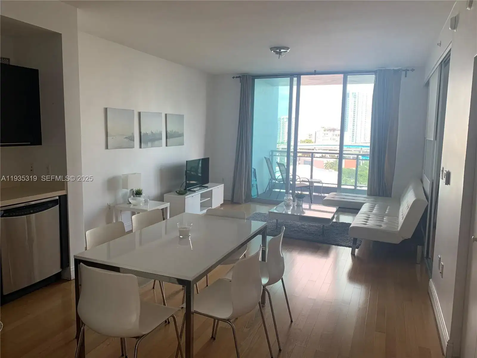 90 SW 3rd St # 1211, Miami FL 33130 photo 4