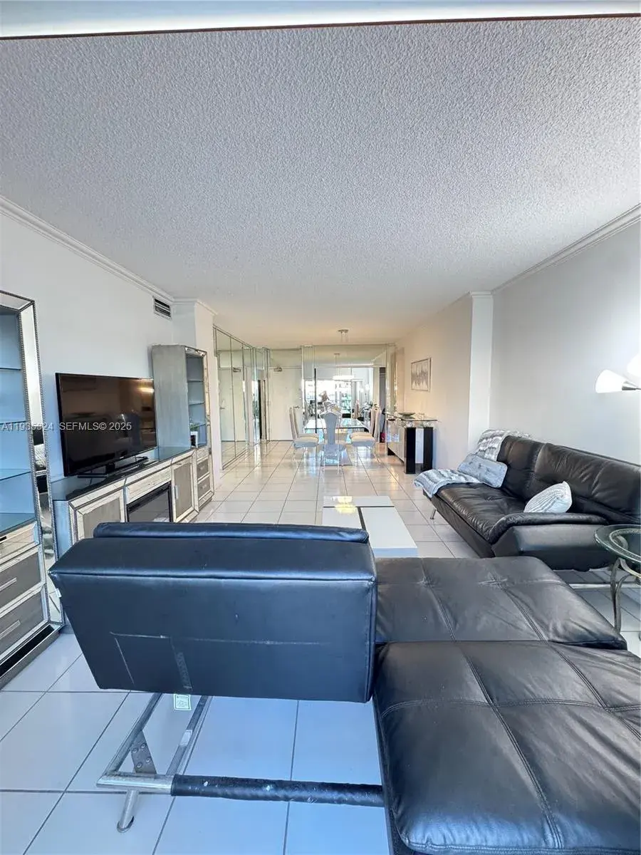 300 Bayview Dr # 509, Sunny Isles Beach FL 33160