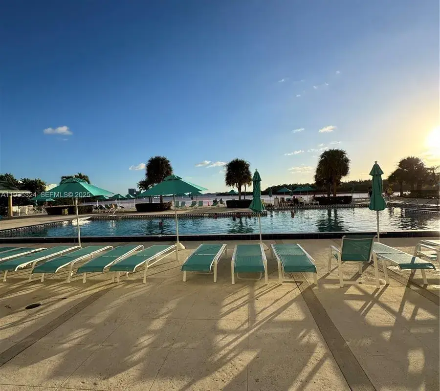 300 Bayview Dr # 509, Sunny Isles Beach FL 33160