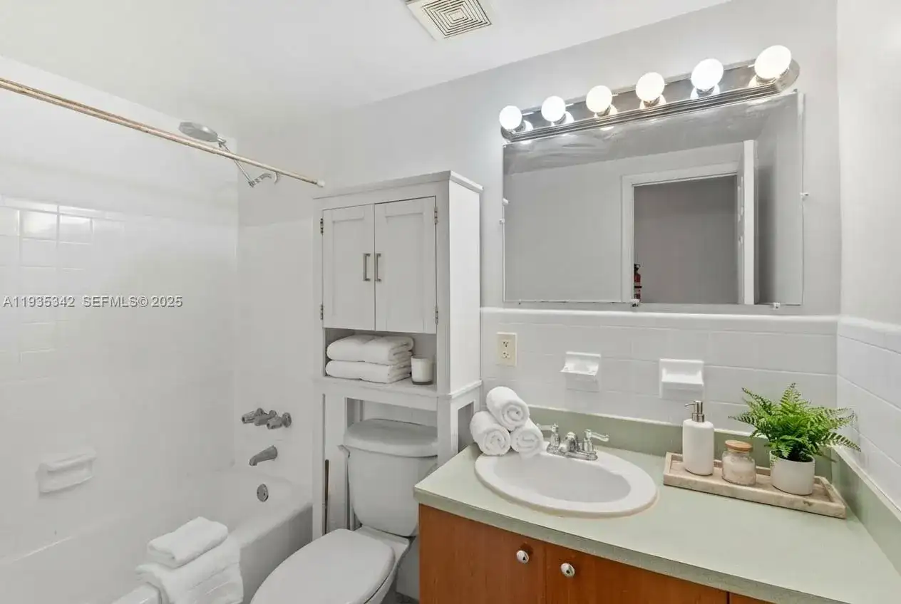 318 MAJORCA AVE # 203, Coral Gables FL 33134 photo 5