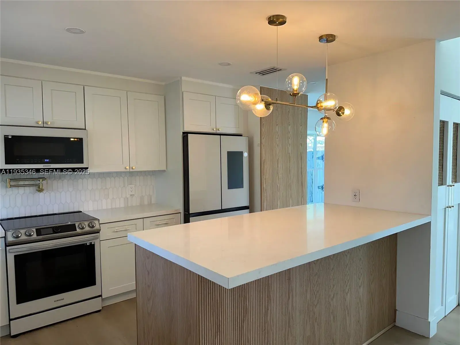 708 SE 3rd Ave Ext # 201, Hallandale Beach FL 33009