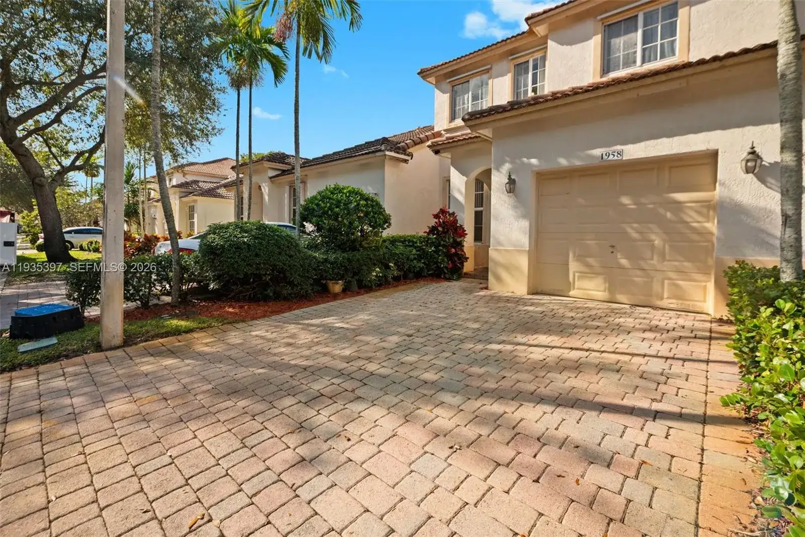 1958 NW 79th Way, Pembroke Pines FL 33024 photo 2