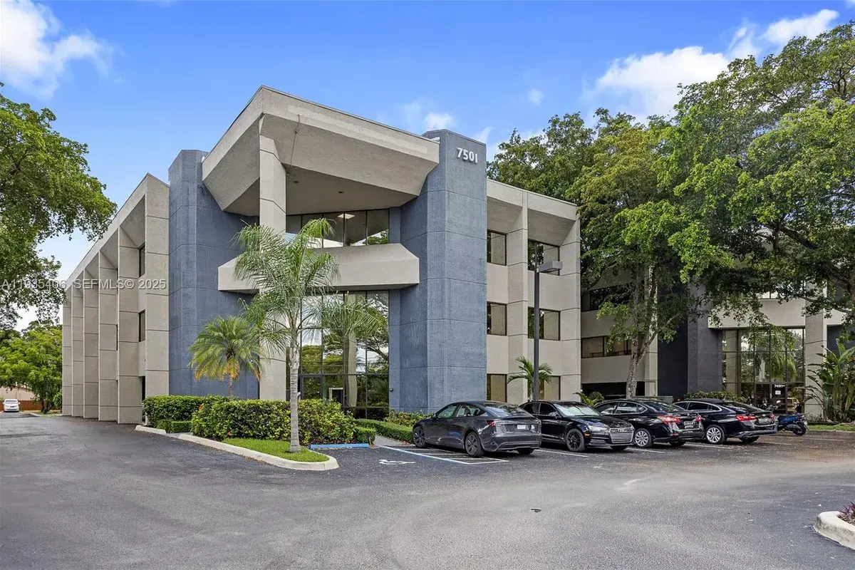 7501 W Oakland Park Blvd, Lauderhill FL 33319