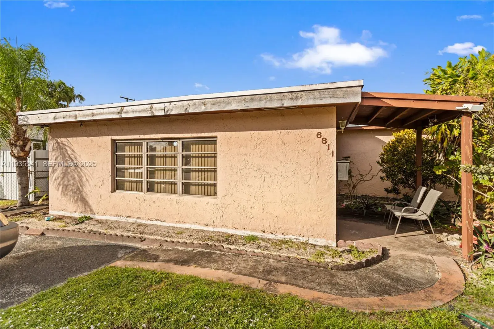 6811 Thomas St, Hollywood FL 33024