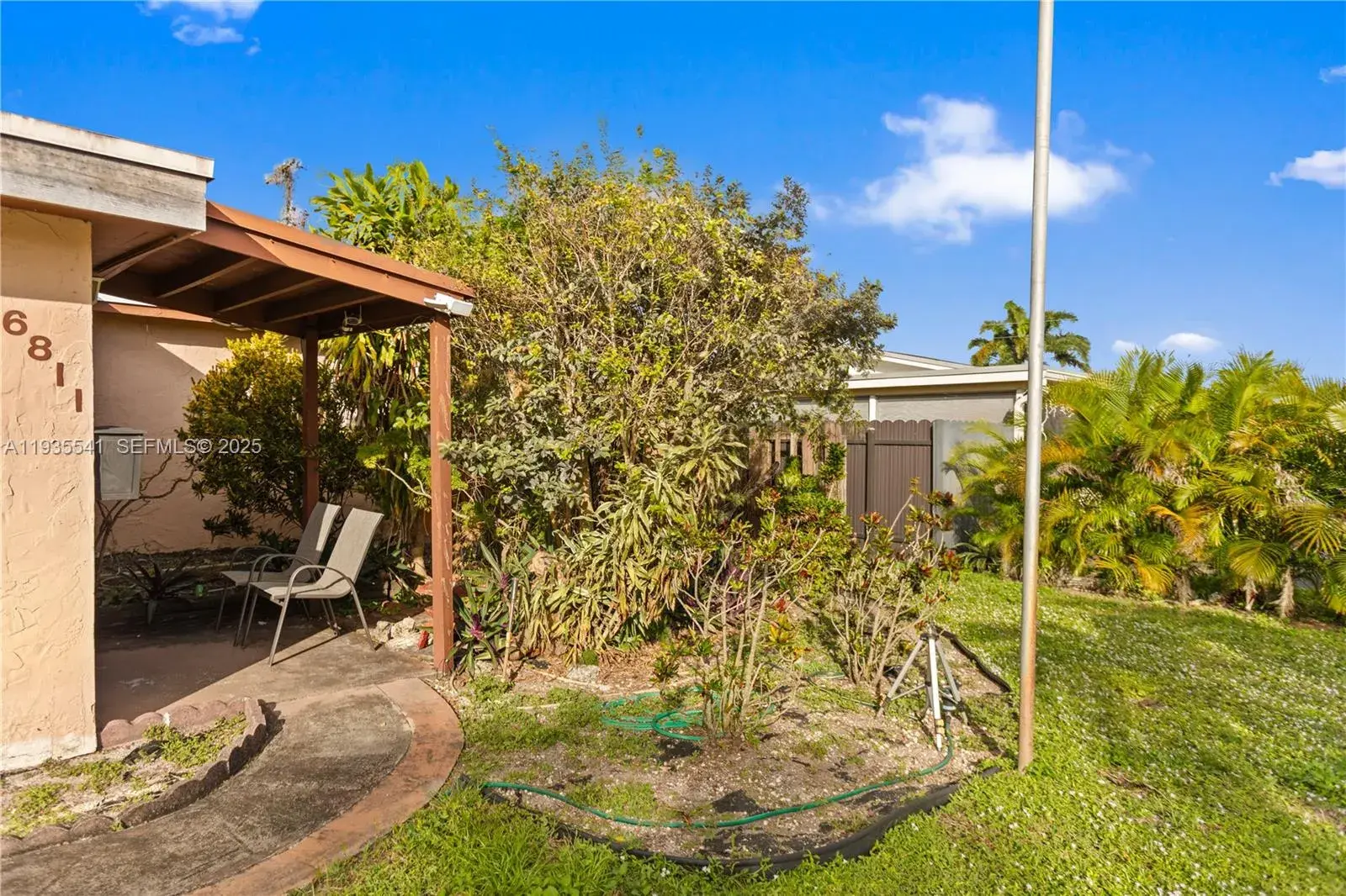 6811 Thomas St, Hollywood FL 33024