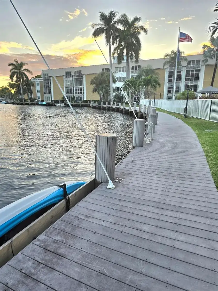 2990 NE 16th Ave # 204, Oakland Park FL 33334 photo 2