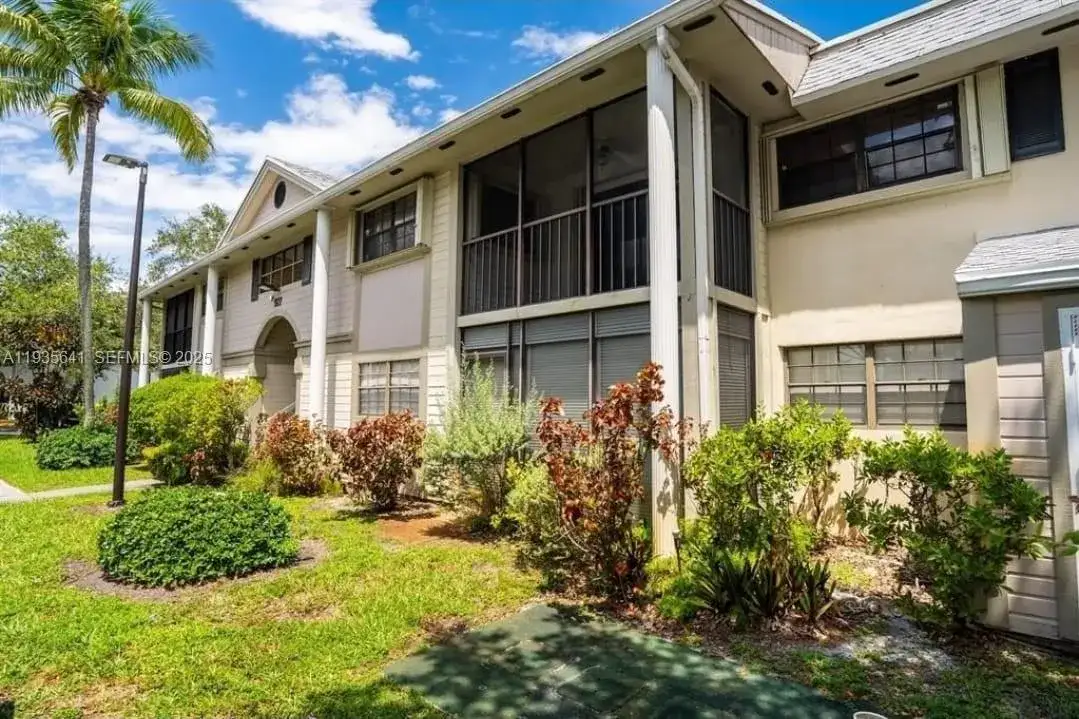 811 NE 199th St # 33, Miami FL 33179 photo 4