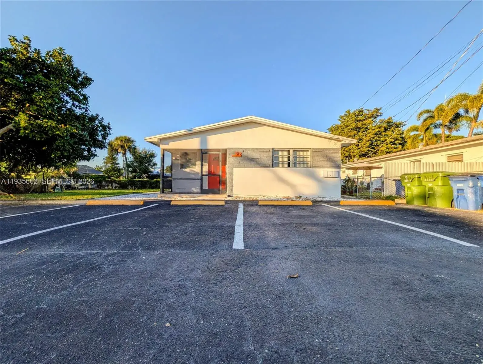 512 SW 7th St # 4, Hallandale Beach FL 33009