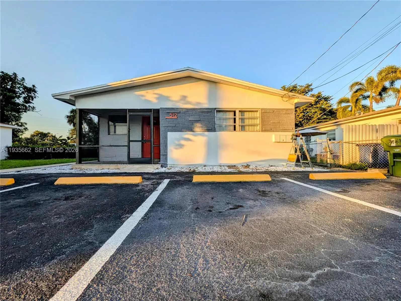 512 SW 7th St # 4, Hallandale Beach FL 33009