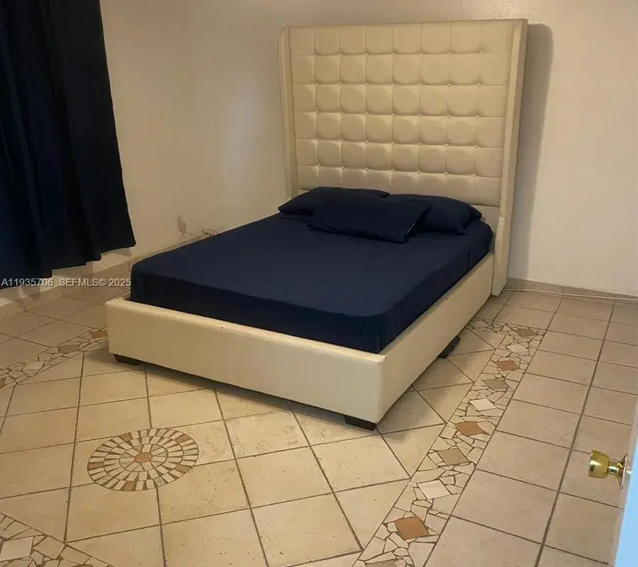 400 SE 3rd Ave # 106, Hallandale Beach FL 33009