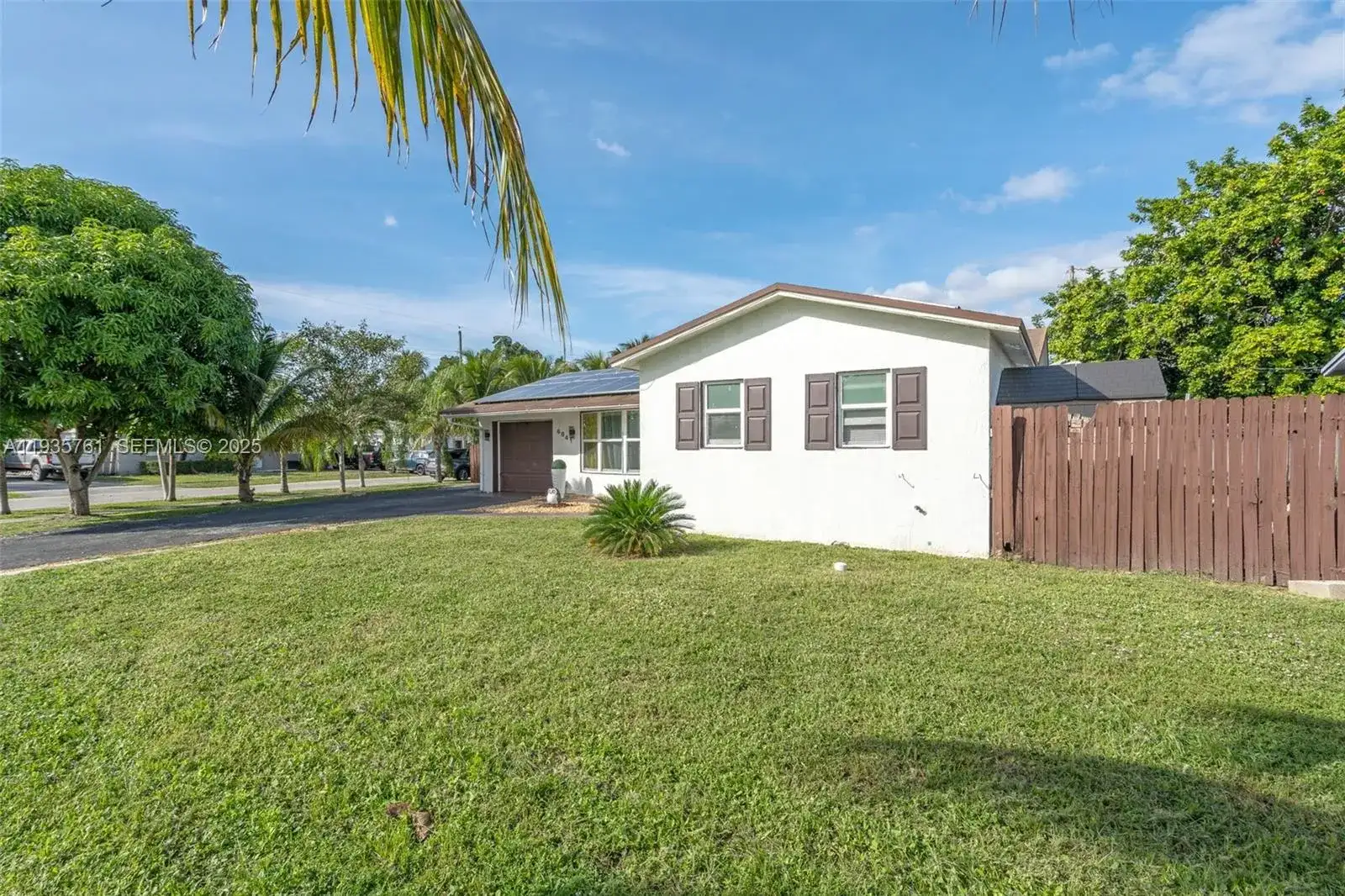 6841 NW 7th Ct, Margate FL 33063 photo 2