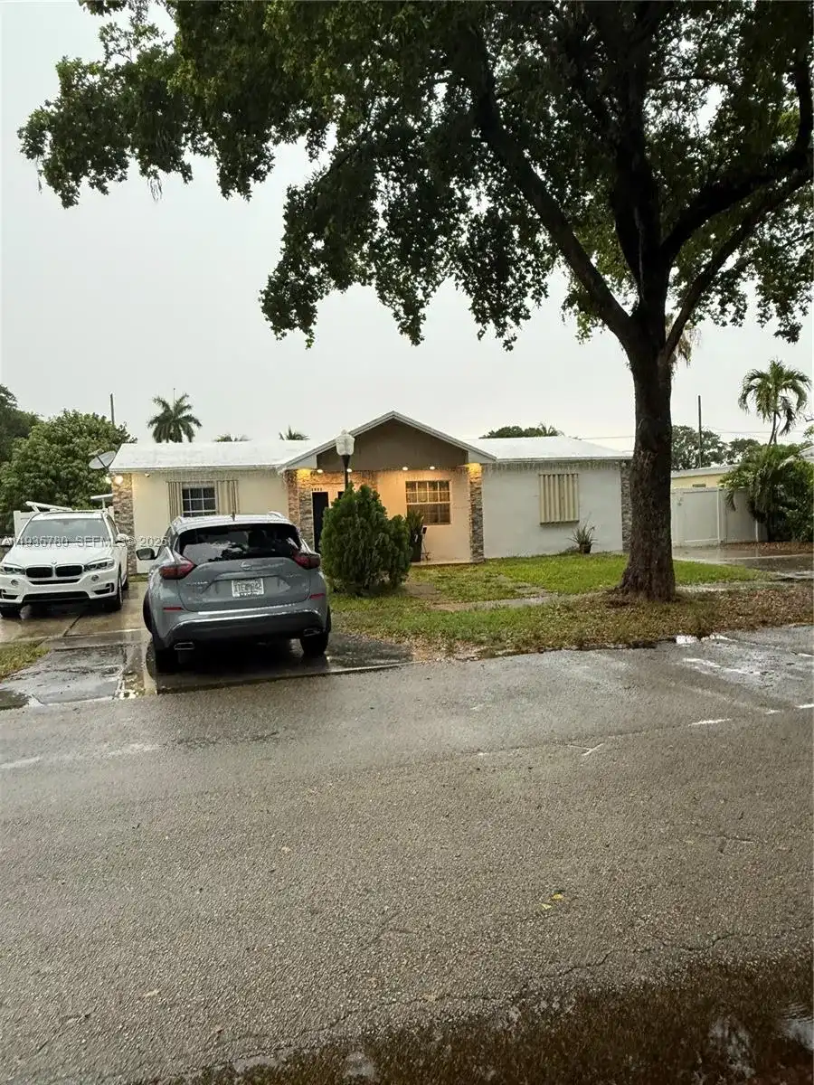 1031 NE 142nd St, North Miami FL 33161