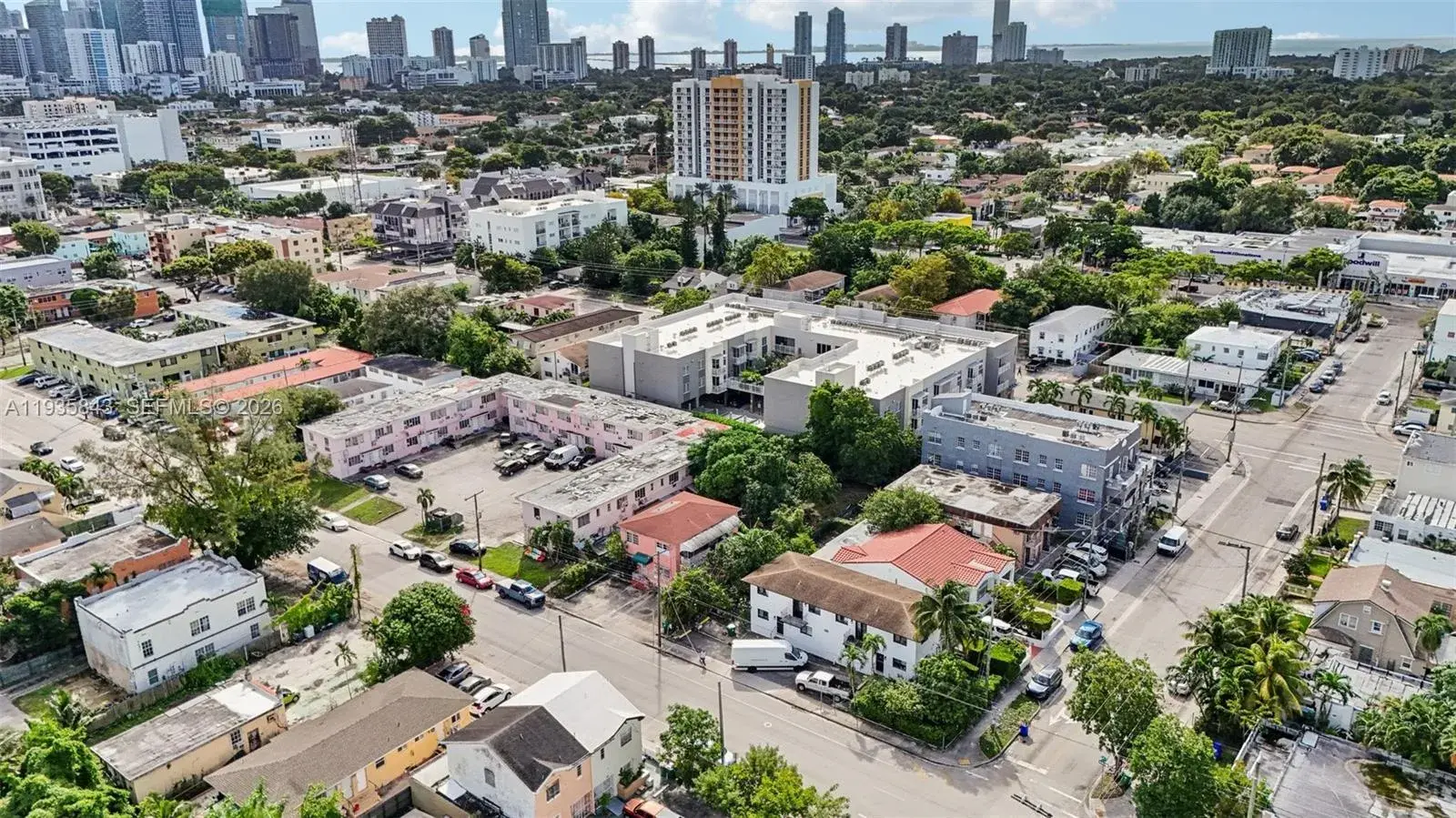 984 SW 6th St, Miami FL 33130