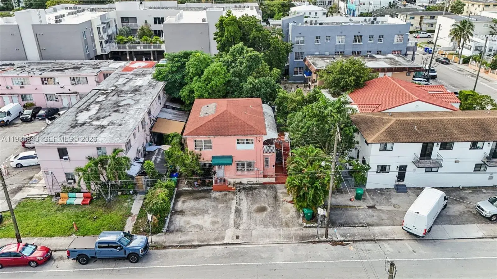 984 SW 6th St, Miami FL 33130