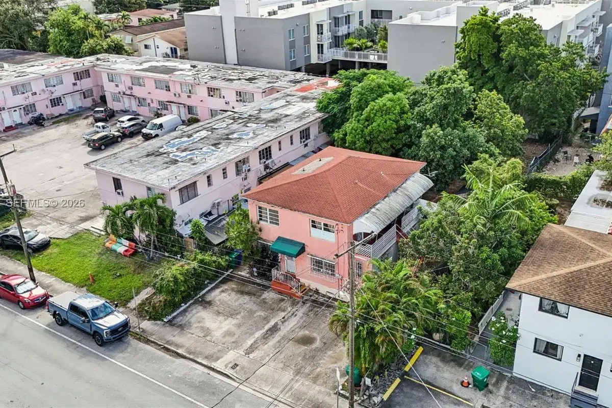 984 SW 6th St, Miami FL 33130
