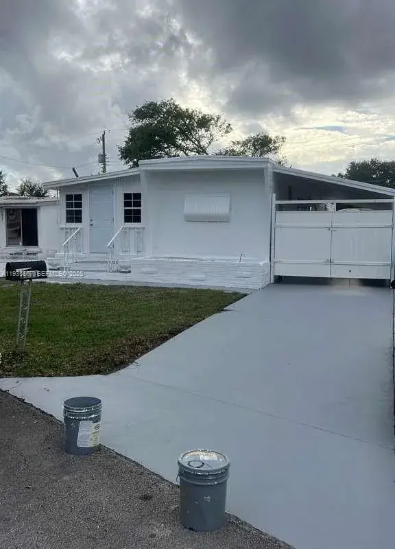 1911 SW 87th Ave, Davie FL 33324