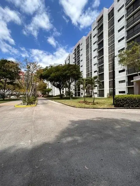 17011 N Bay Rd # 1007, Sunny Isles Beach FL 33160