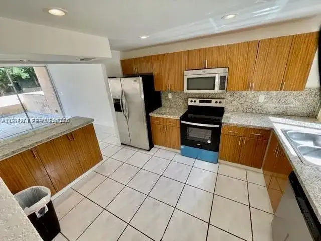 9173 Fontainebleau Blvd # 3, Miami FL 33172 photo 3
