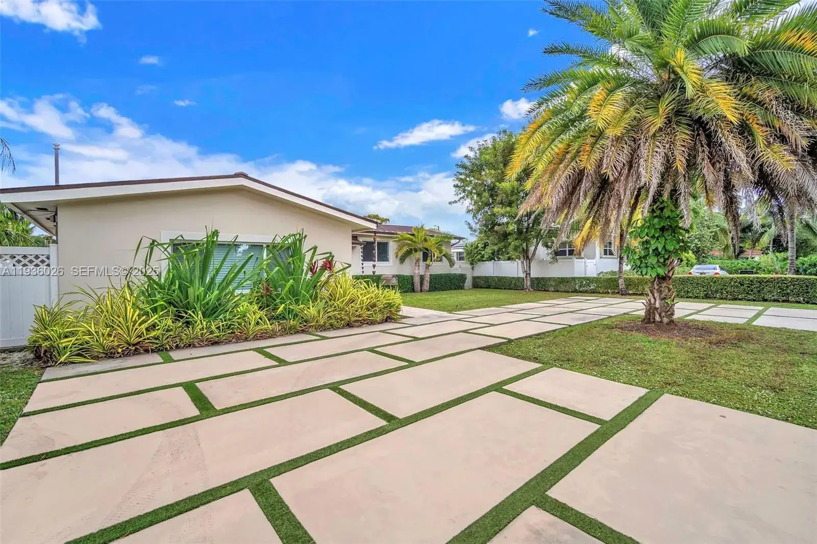 851 Bluebird Ave, Miami Springs FL 33166 photo 2
