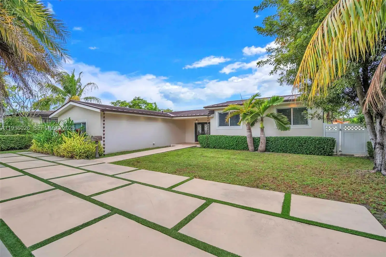 851 Bluebird Ave, Miami Springs FL 33166 photo 3