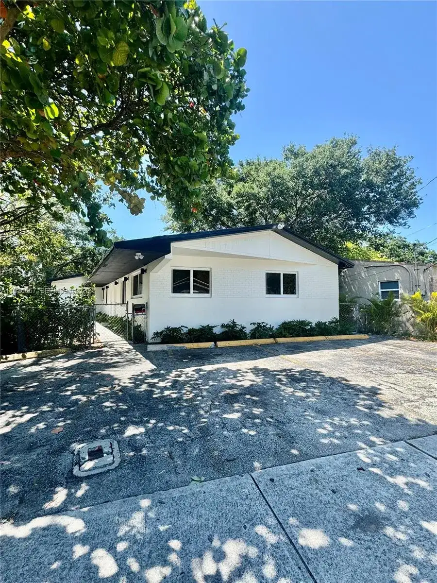 111 NW 7th Ave, Dania Beach FL 33004 photo 2