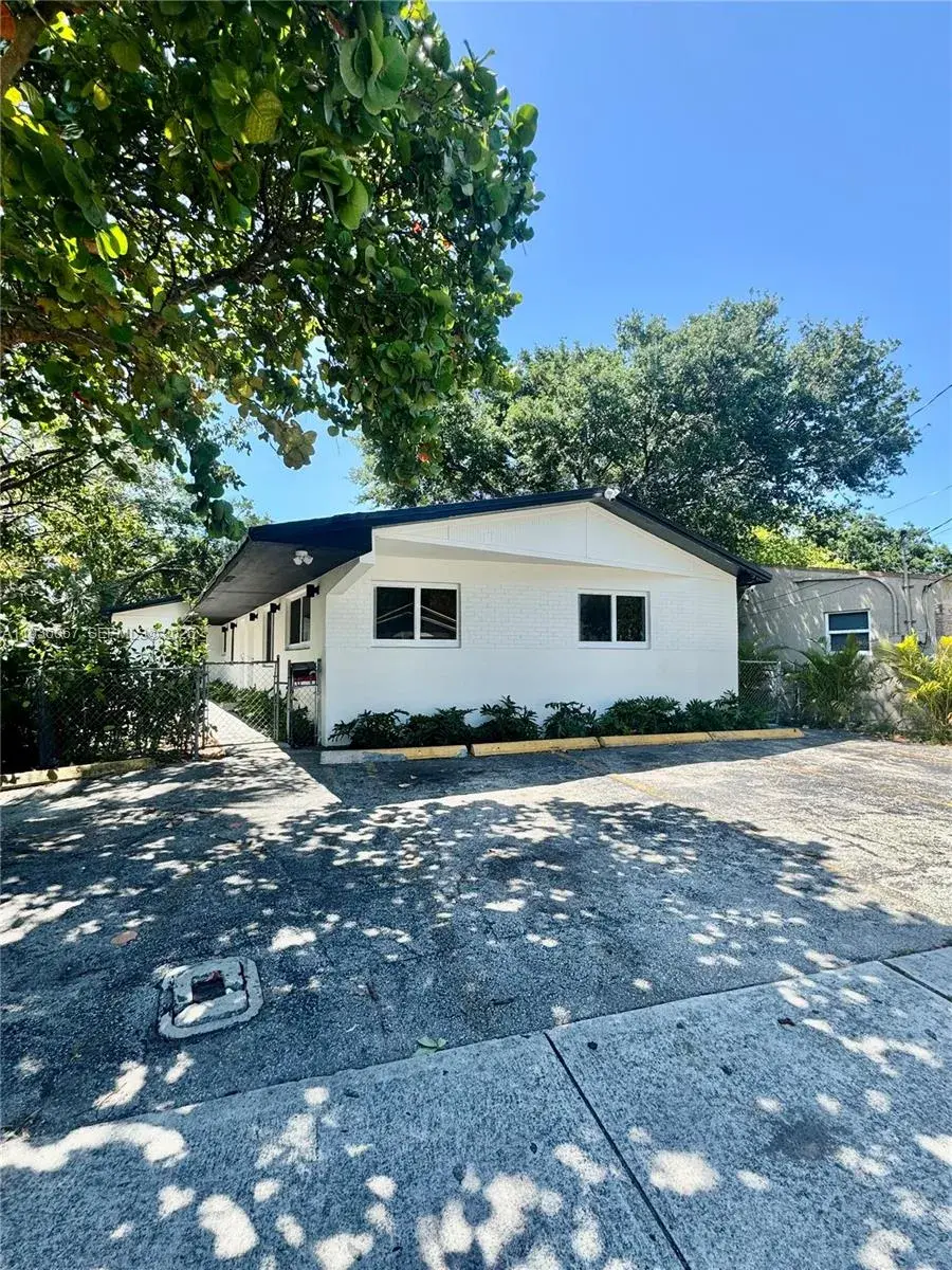111 NW 7th Ave, Dania Beach FL 33004