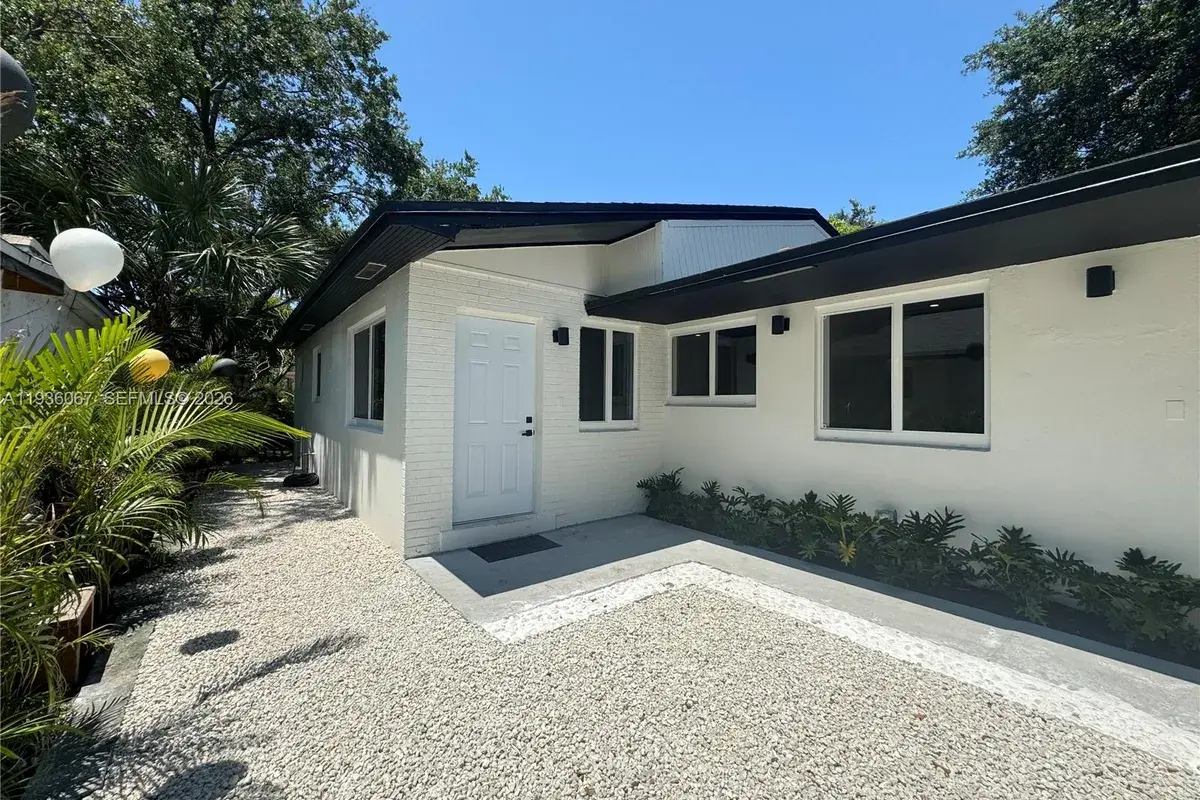 111 NW 7th Ave, Dania Beach FL 33004