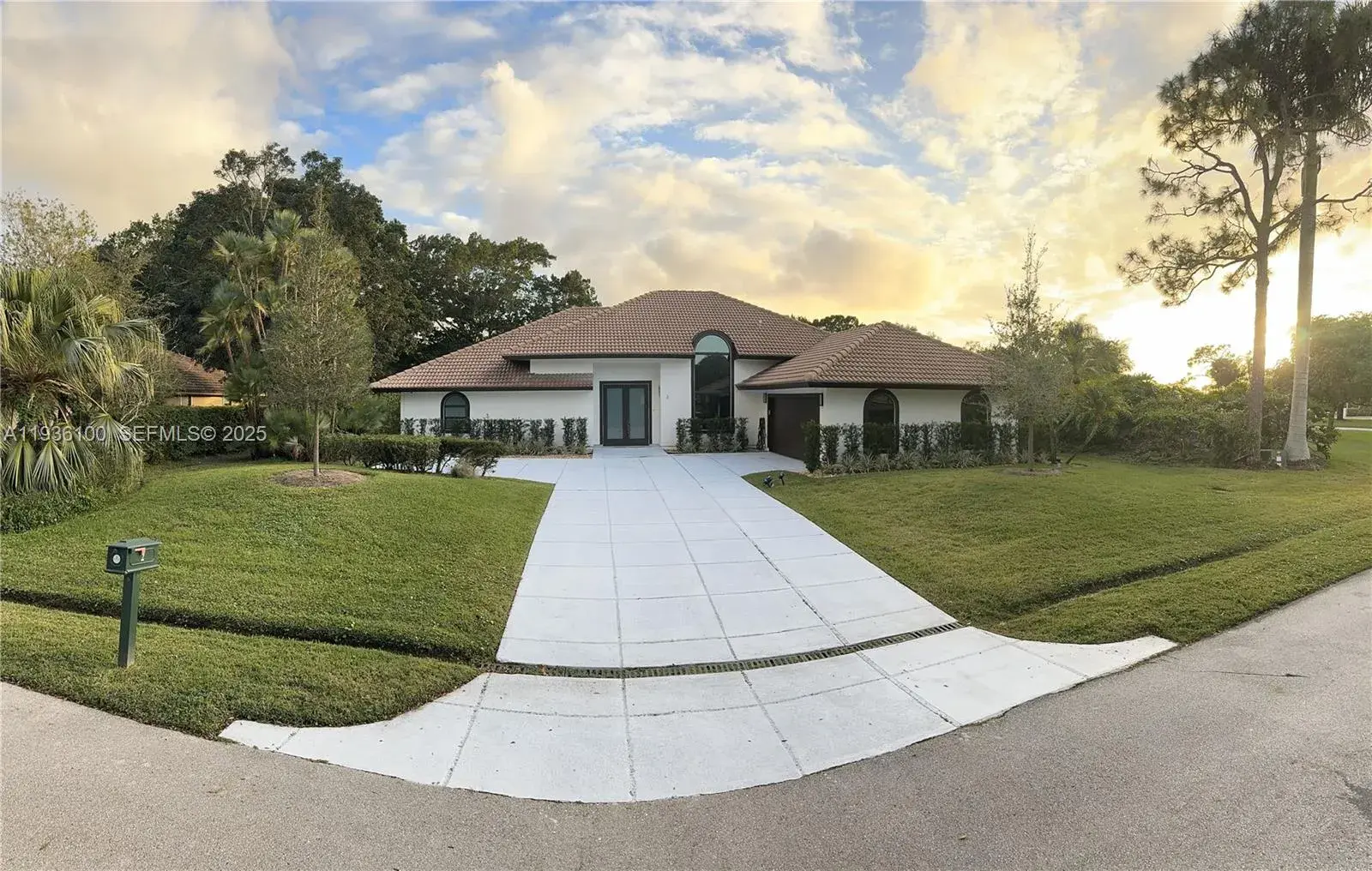 2 Alnwick Rd, Palm Beach Gardens FL 33418