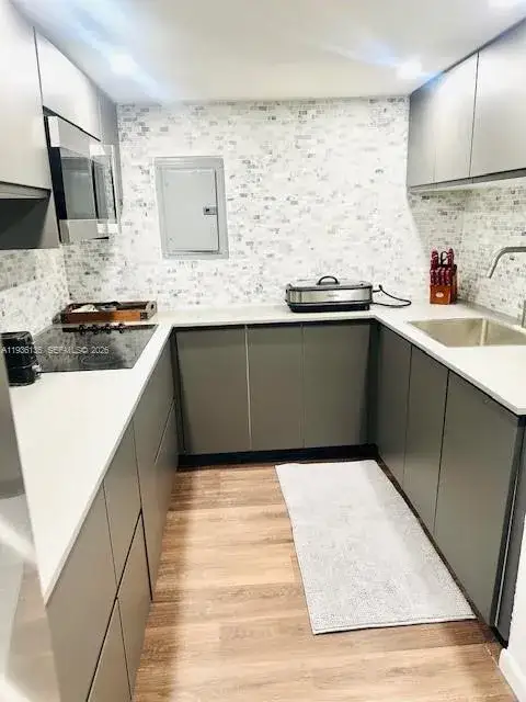1 bedroom 1 bath Residential for sale at 2625 Collins Ave # 415, Miami Beach FL 33140