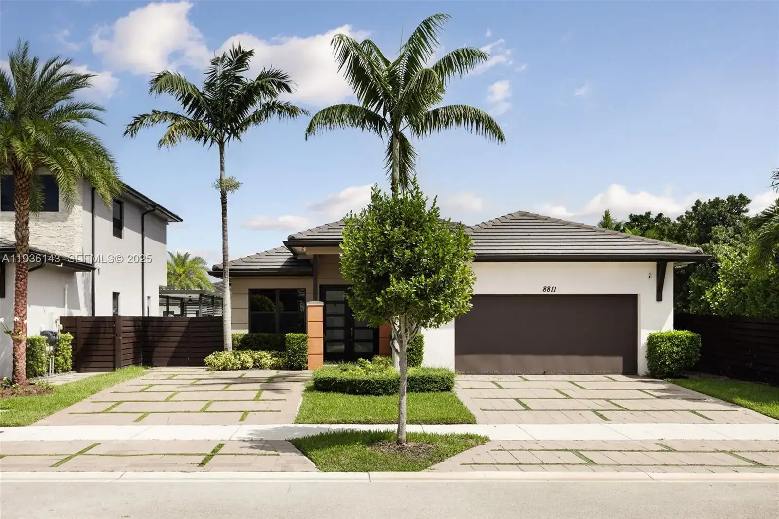 8811 NW 154th Ter, Miami Lakes FL 33018 photo 2