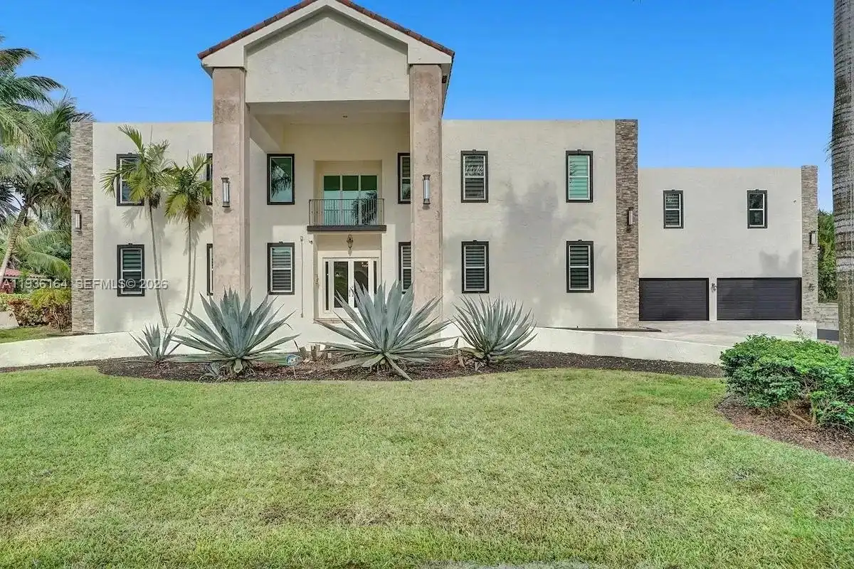 1430 NW 114th Ave, Plantation FL 33323