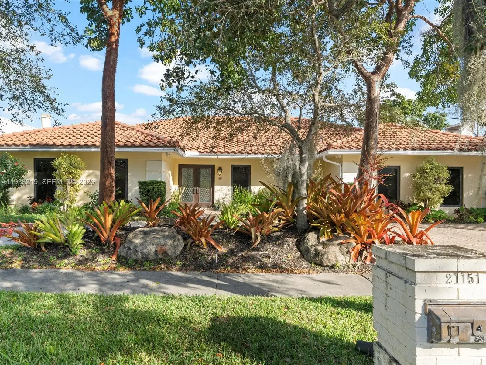 21151 NE 22nd Ct, Miami FL 33180 photo 2