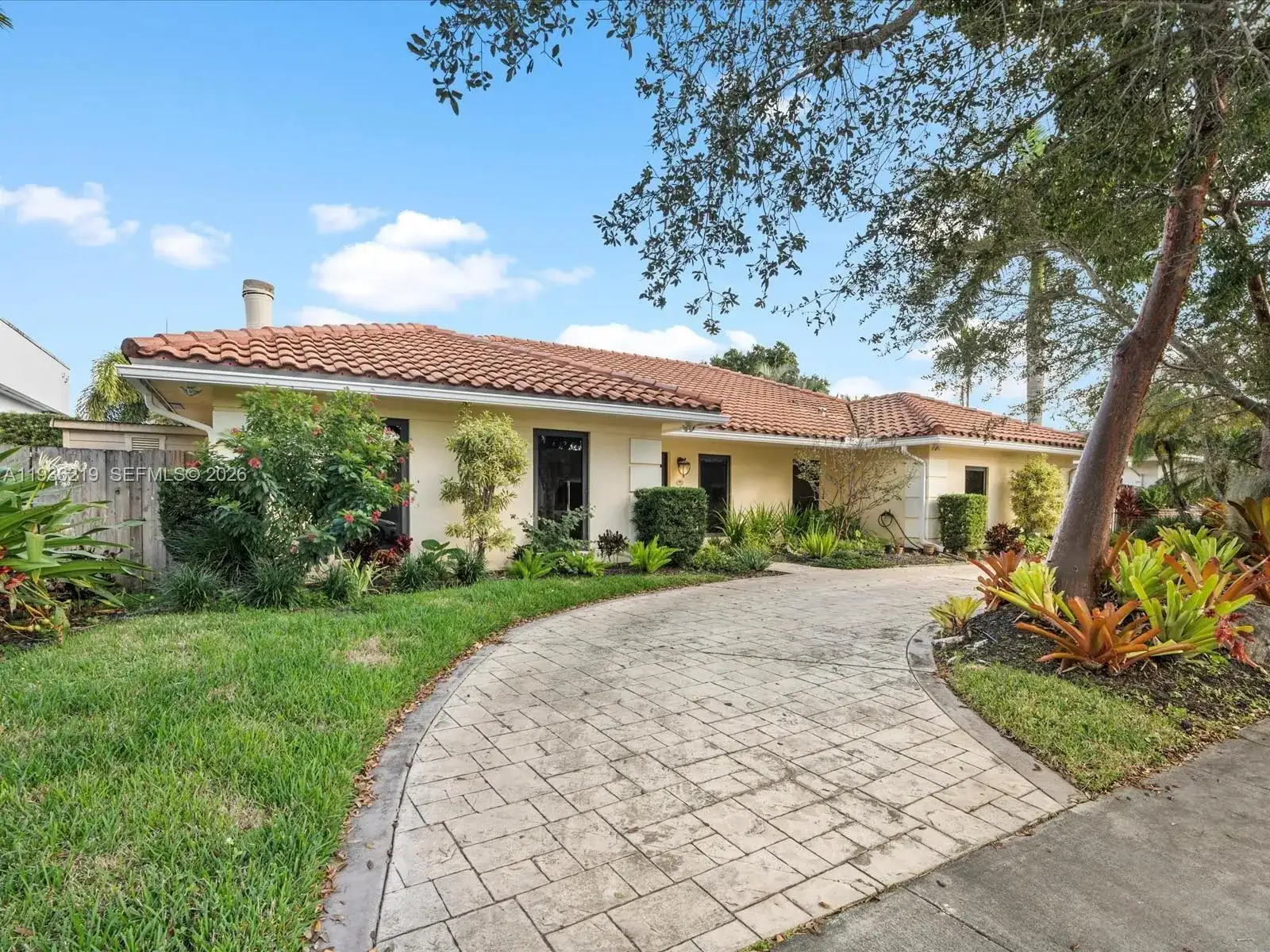 21151 NE 22nd Ct, Miami FL 33180 photo 3
