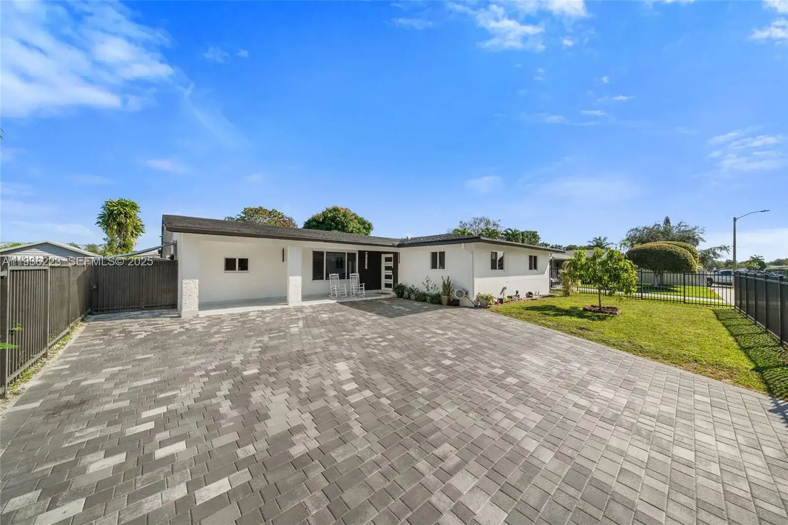 19707 SW 118th Pl, Miami FL 33177 photo 2